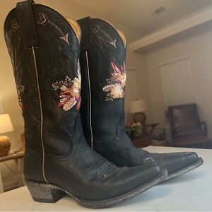 Shyanne Embroidered Cowboy Boots - Size 6.5 - Black